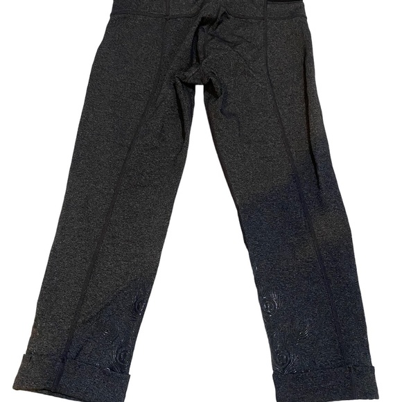 LuLuLemon Cropped feather embossed Leggings 6 Black Vintage - Picture 13 of 13